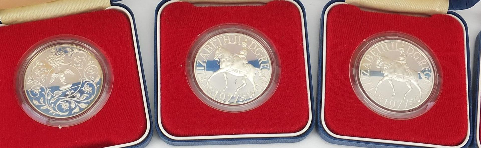 Five silver proof 1977 commemorative crowns with cases - Image 2 of 4