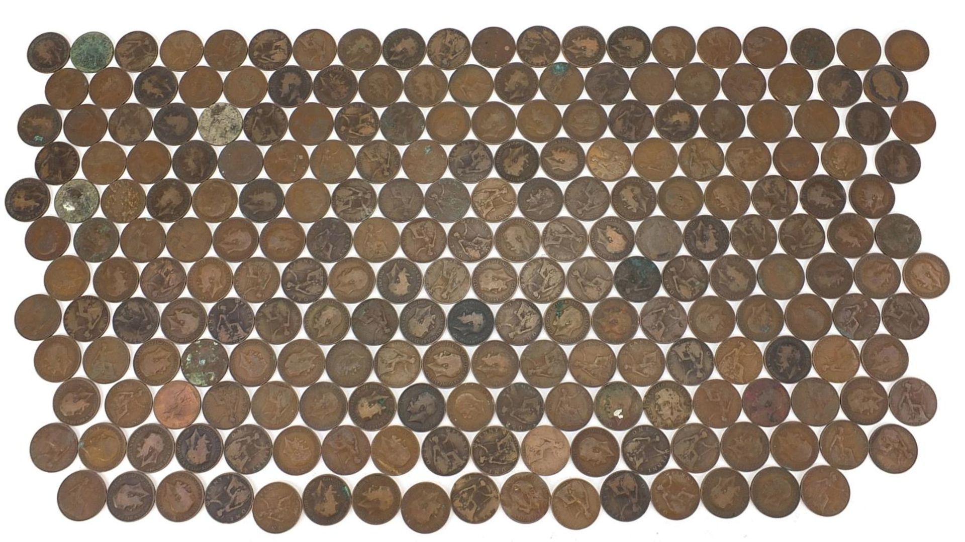 Large quantity of George V pennies, 2055g