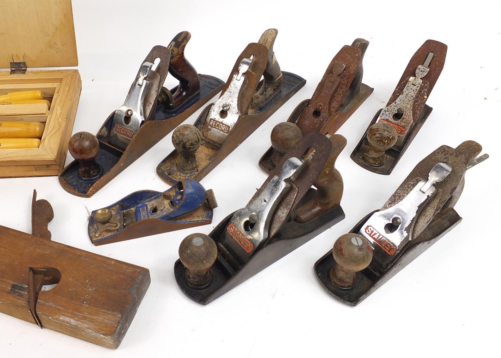 Large selection of vintage woodworking planes and four Marples chisels including Record No 05, - Image 4 of 5