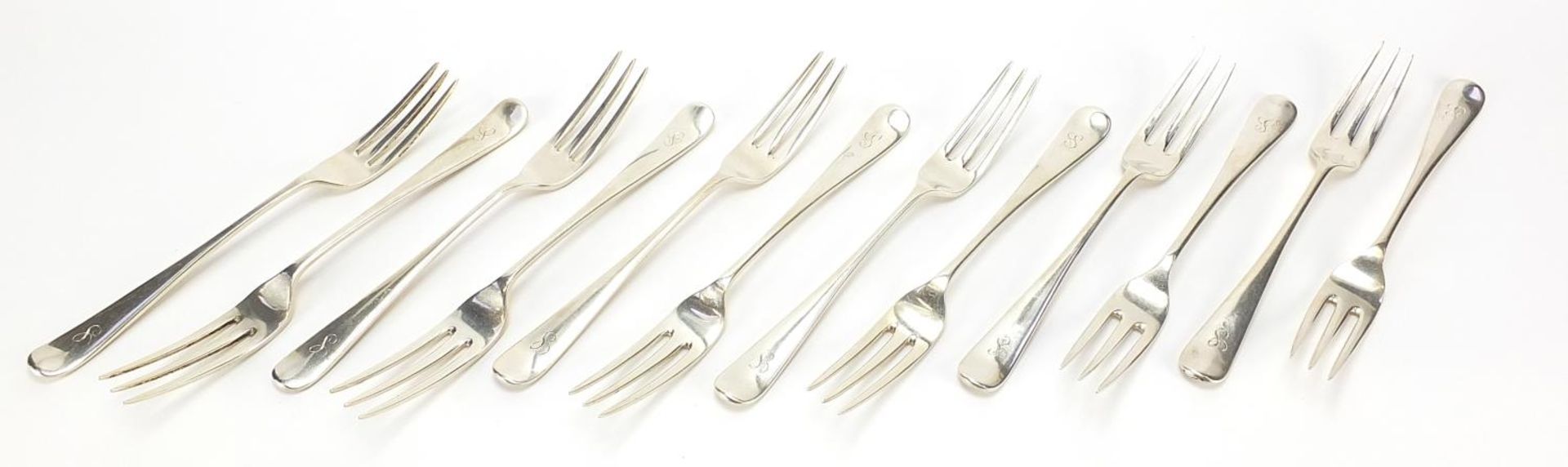 Elkington & Co, set of twelve Edward VII silver table forks, Birmingham 1905, 20.5cm in length,