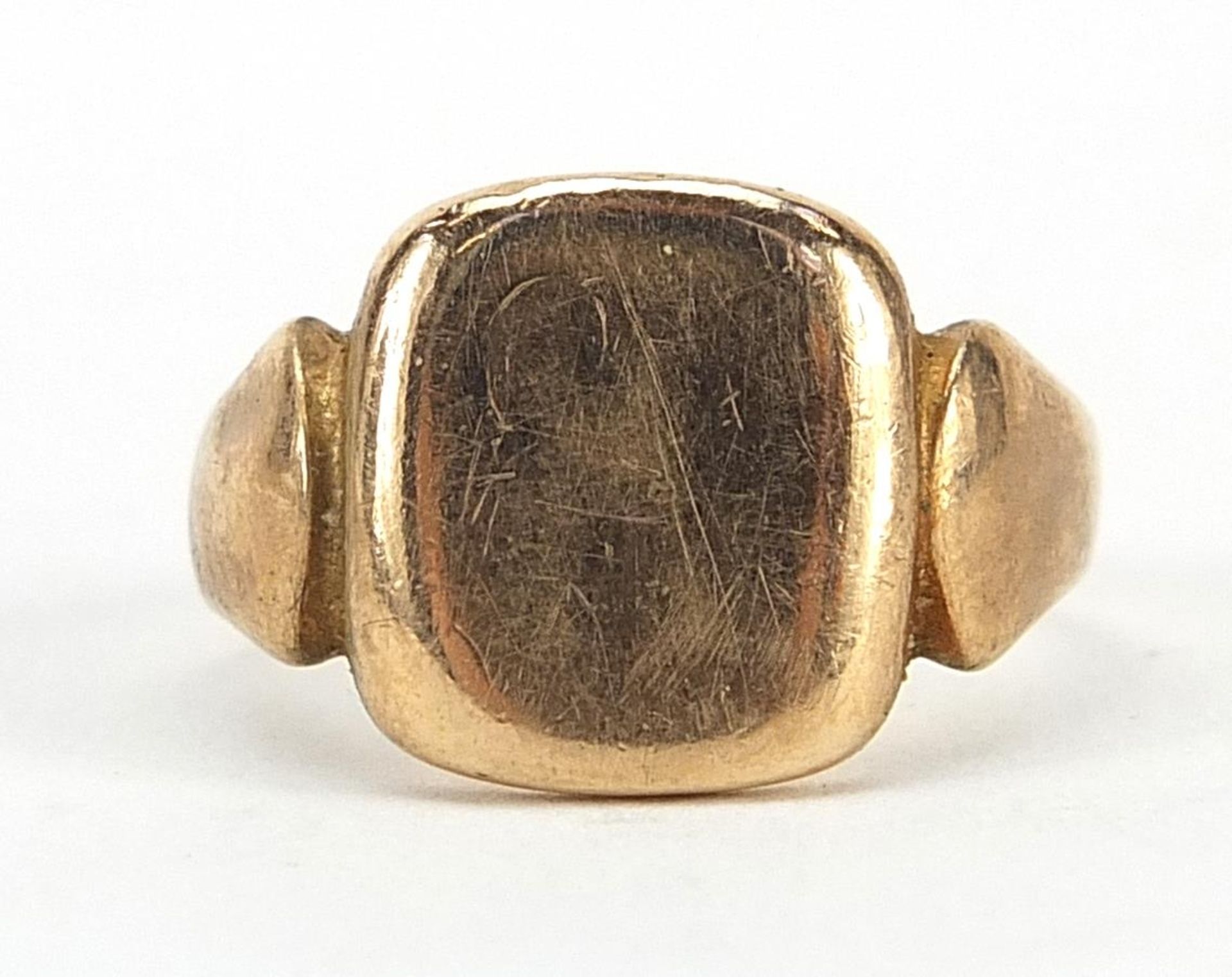 9ct gold signet ring, housed in a Brooks & Bentley box, size Q, 6.9g