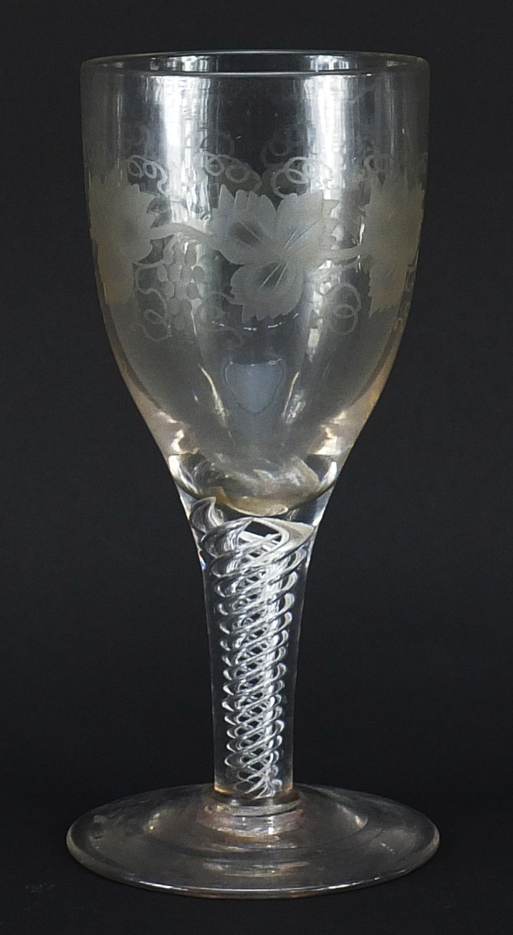 18th century wine glass with air twist stem and etched bowl, 21cm high - Bild 2 aus 3