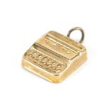 9ct gold typewriter charm, 1.2cm high, 1.1g