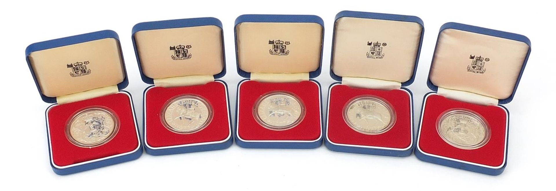 Five silver proof 1977 commemorative crowns with cases