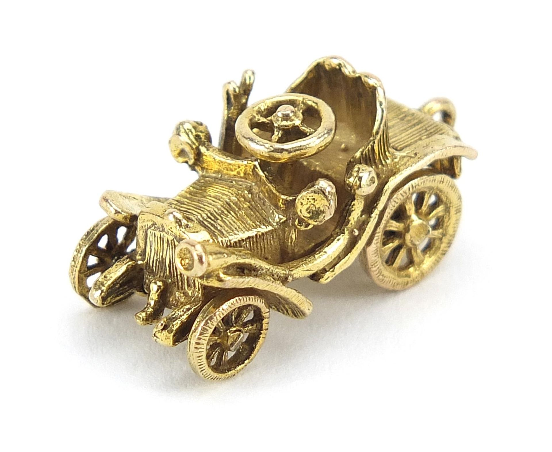 9ct gold classic car charm, 2.2cm in length, 4.5g