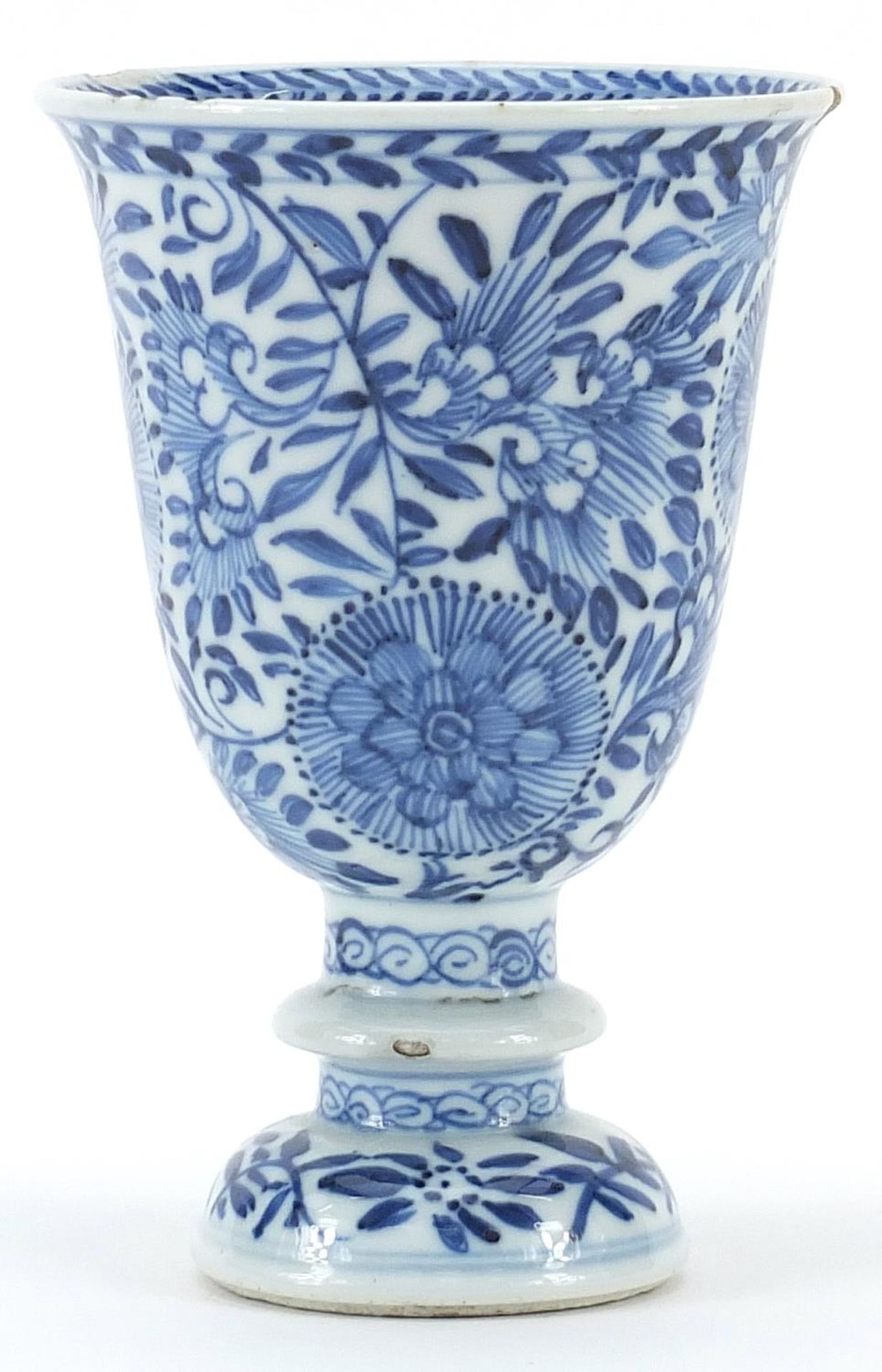 Chinese blue and white porcelain stem cup hand painted with flowers, 12.5cm high - Bild 2 aus 3