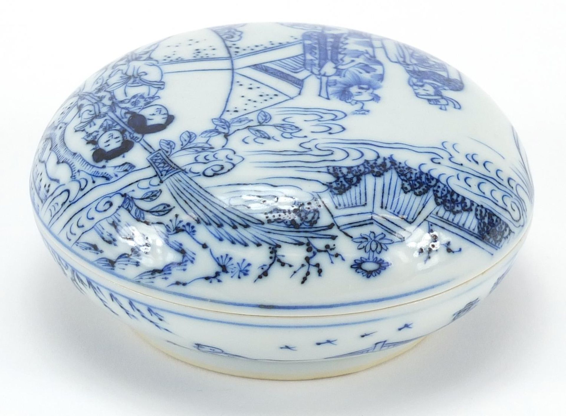 Chinese blue and white porcelain box and cover hand painted with figures in a palace setting, six - Image 2 of 5