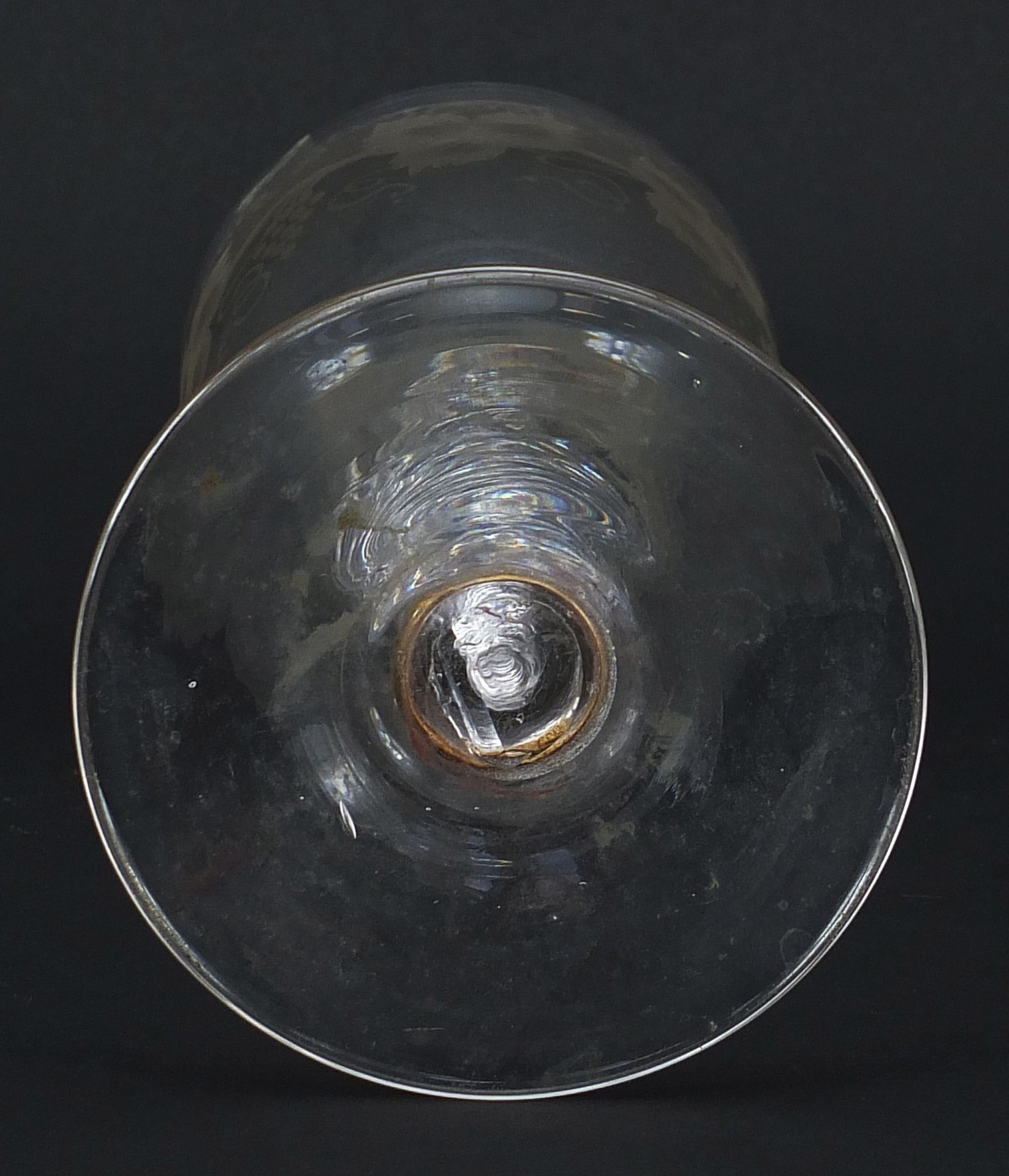 18th century wine glass with air twist stem and etched bowl, 21cm high - Bild 3 aus 3