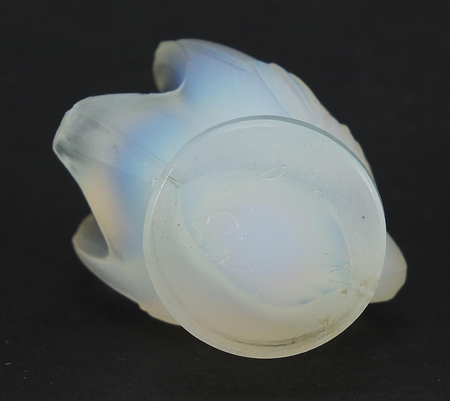 Sabino, French Art Deco opalescent swan paperweight, 4cm high - Image 3 of 4