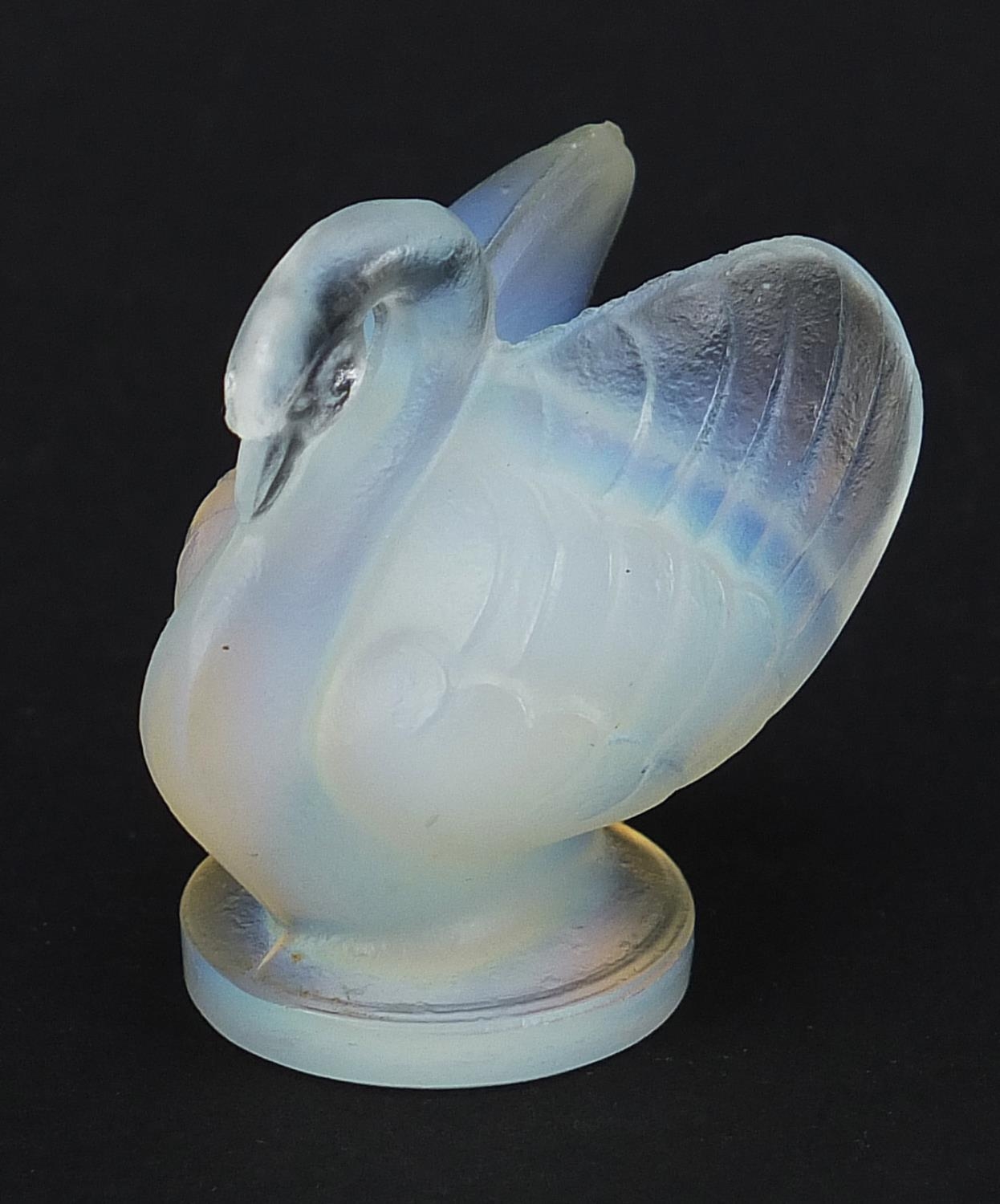 Sabino, French Art Deco opalescent swan paperweight, 4cm high