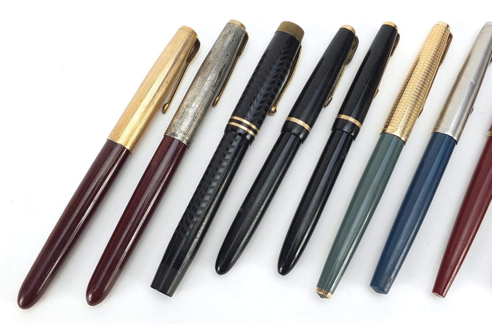 Ten vintage Parker fountain pens, some with gold nibs including one with Lucky Curve nib, 51 and - Bild 2 aus 7