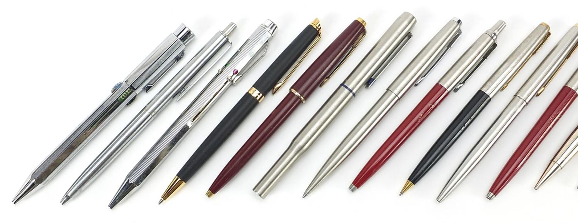 Eighteen Vintage pens including Parker - Image 2 of 3