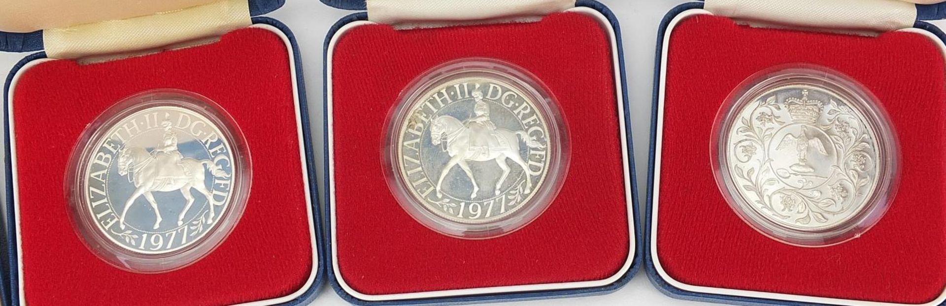 Five silver proof 1977 commemorative crowns with cases - Image 3 of 4