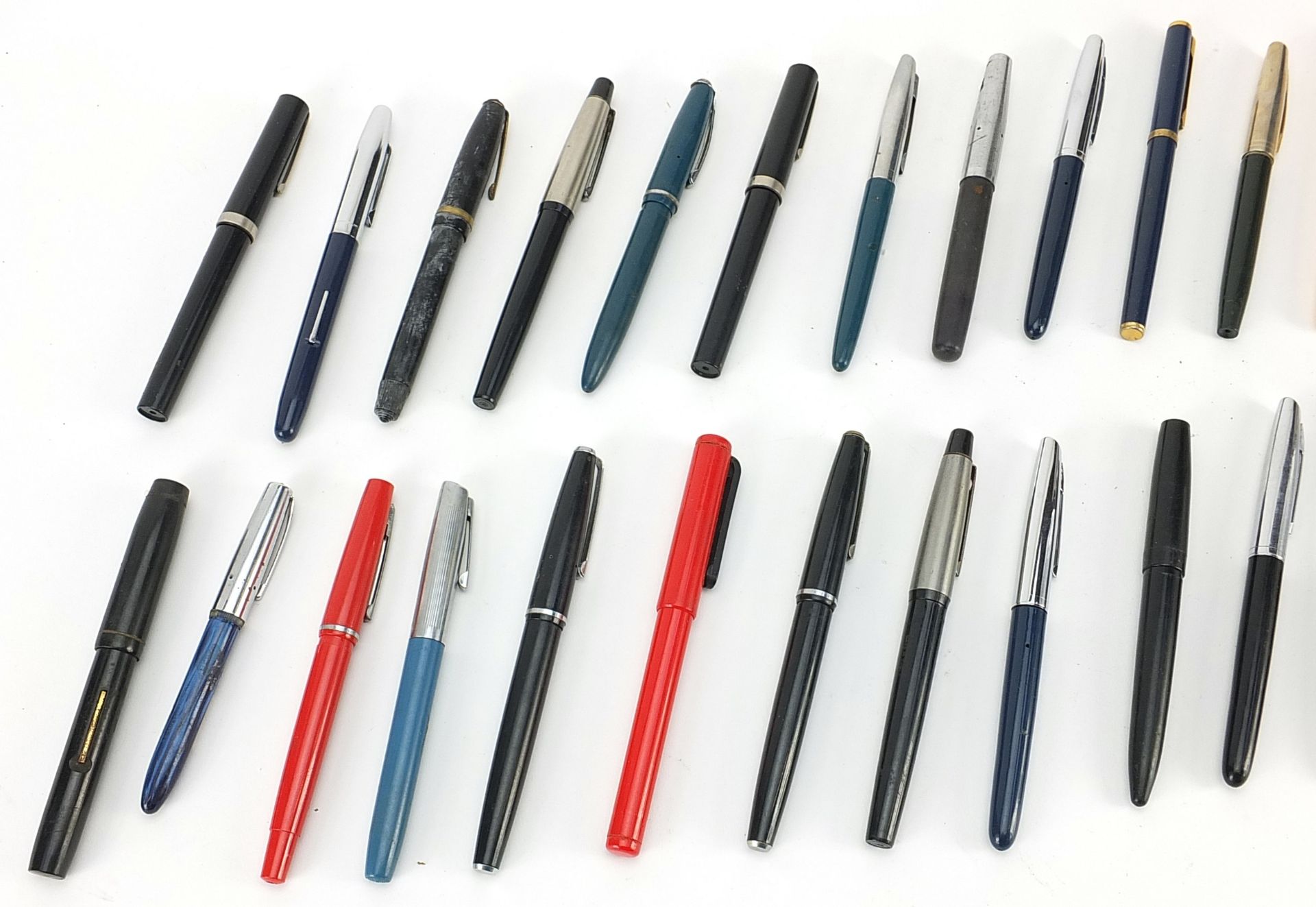 Collection of vintage and later fountain pens - Image 2 of 3