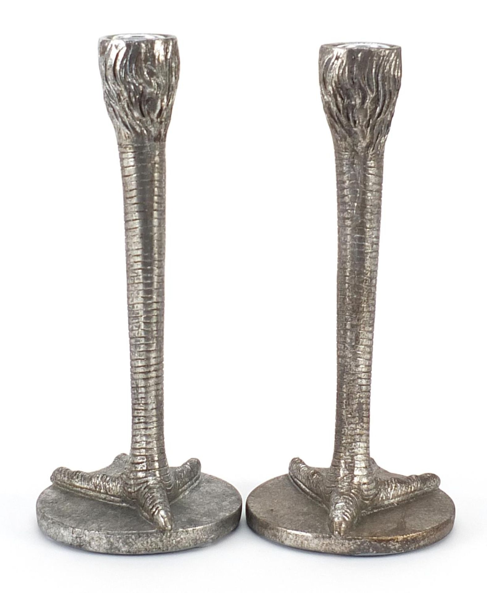 Pair of silvered metal bird feet design candlesticks, 25cm high - Bild 2 aus 3