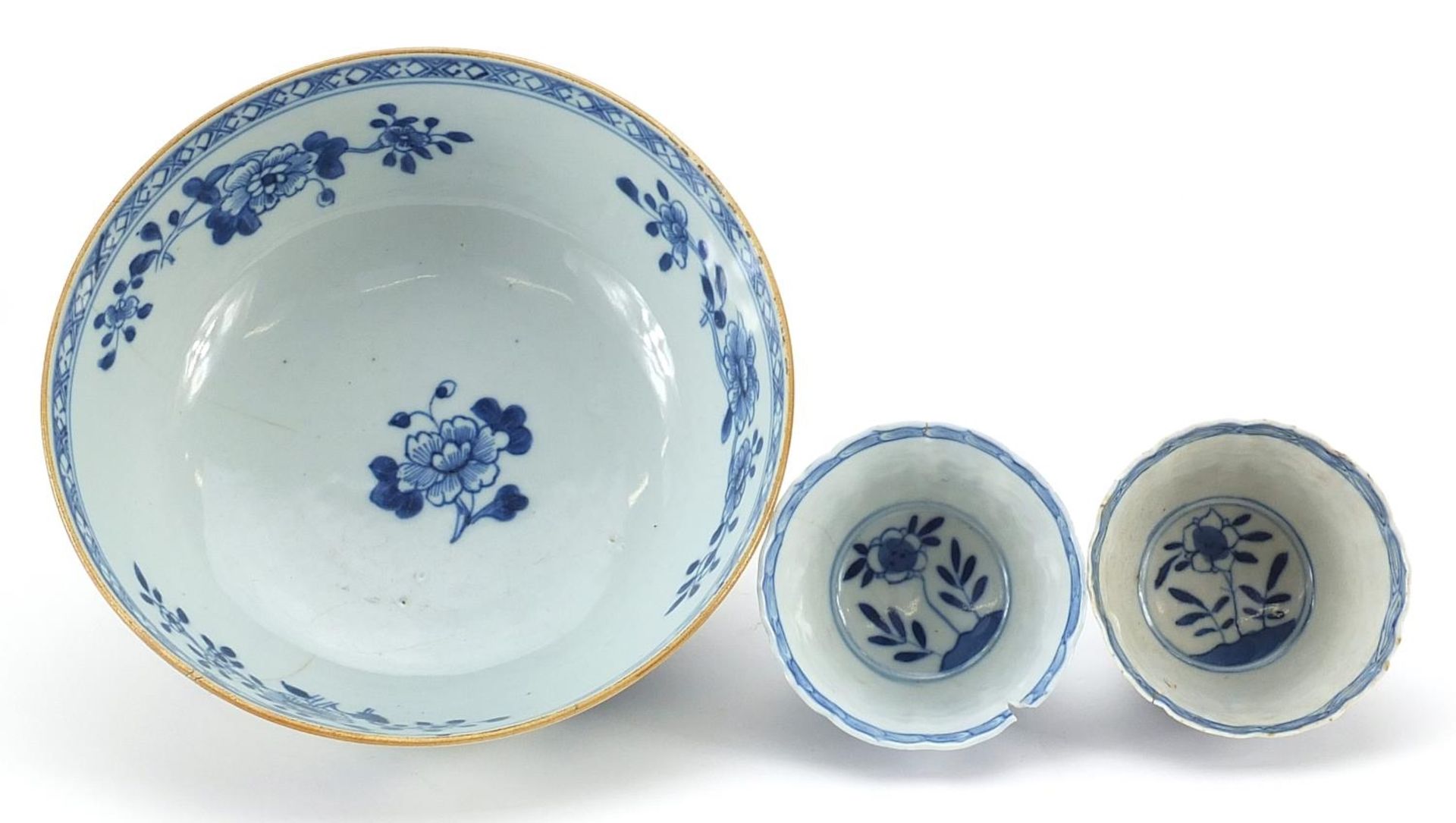 Chinese blue and white porcelain comprising a bowl on stand, two tea bowls and one saucer, the tea - Image 3 of 5