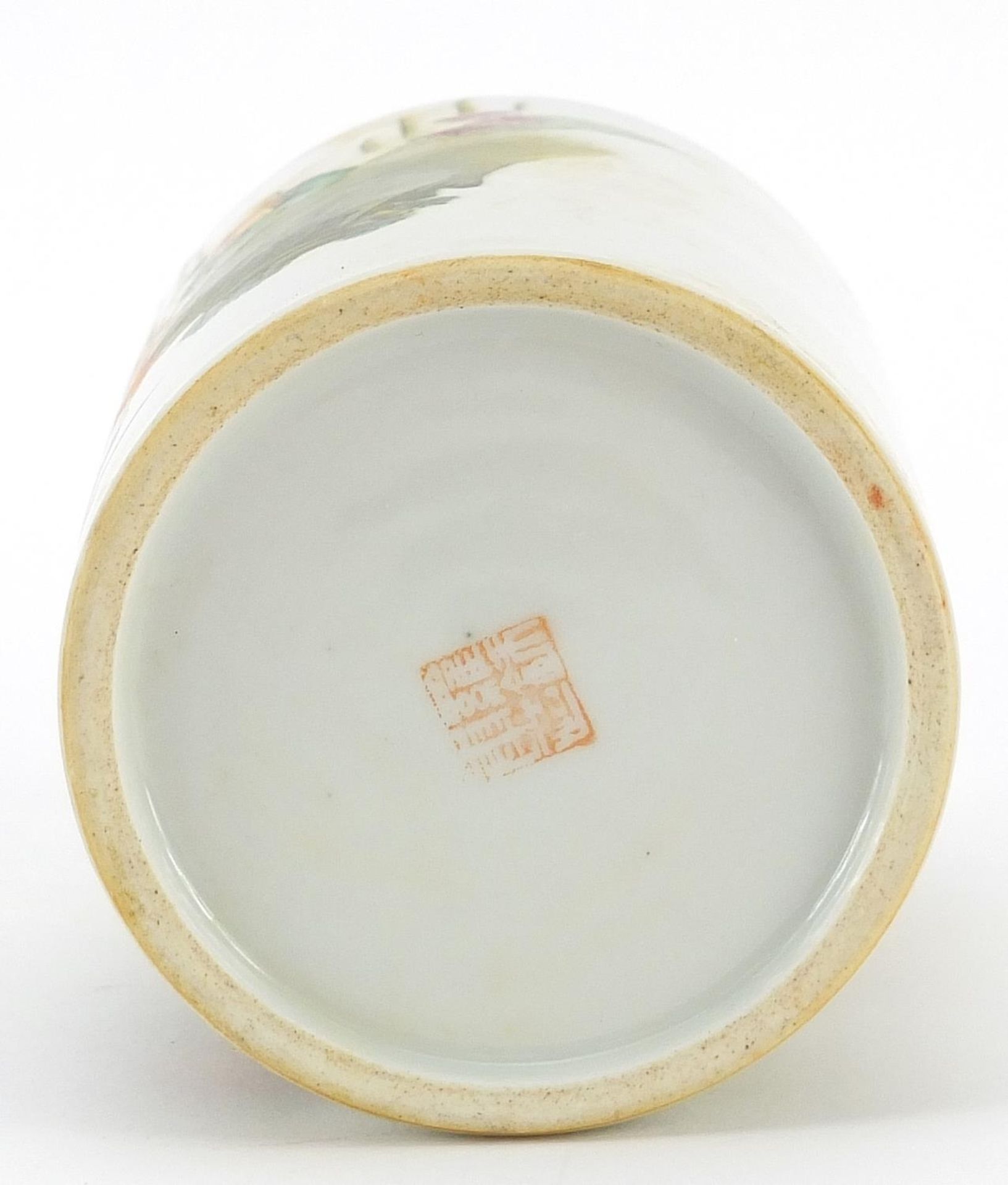 Chinese porcelain brush pot hand painted in the famille rose palette with an Elder and children, red - Image 3 of 4