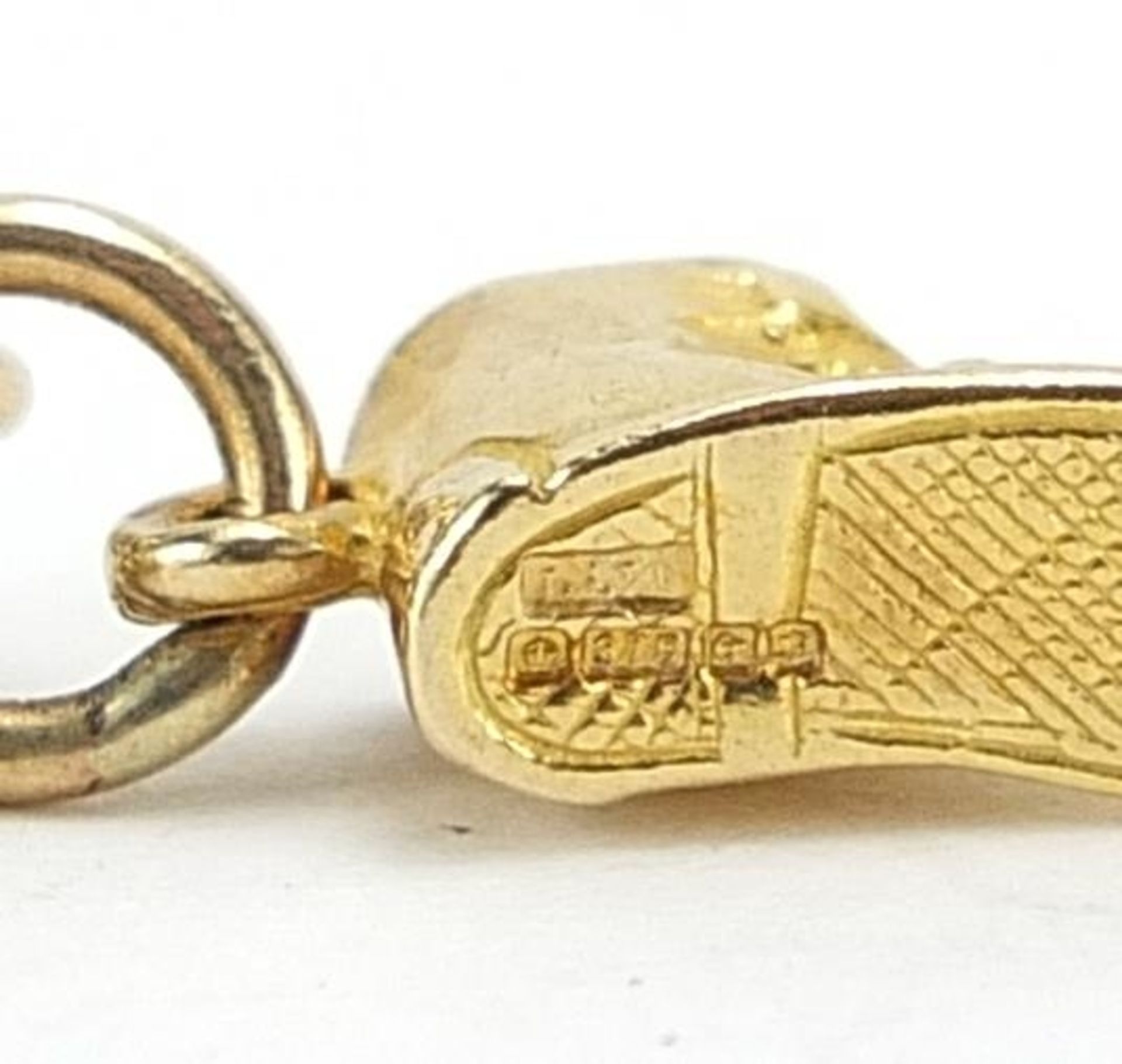 9ct gold shoes charm, 1.6cm wide, 2.3g - Image 4 of 4
