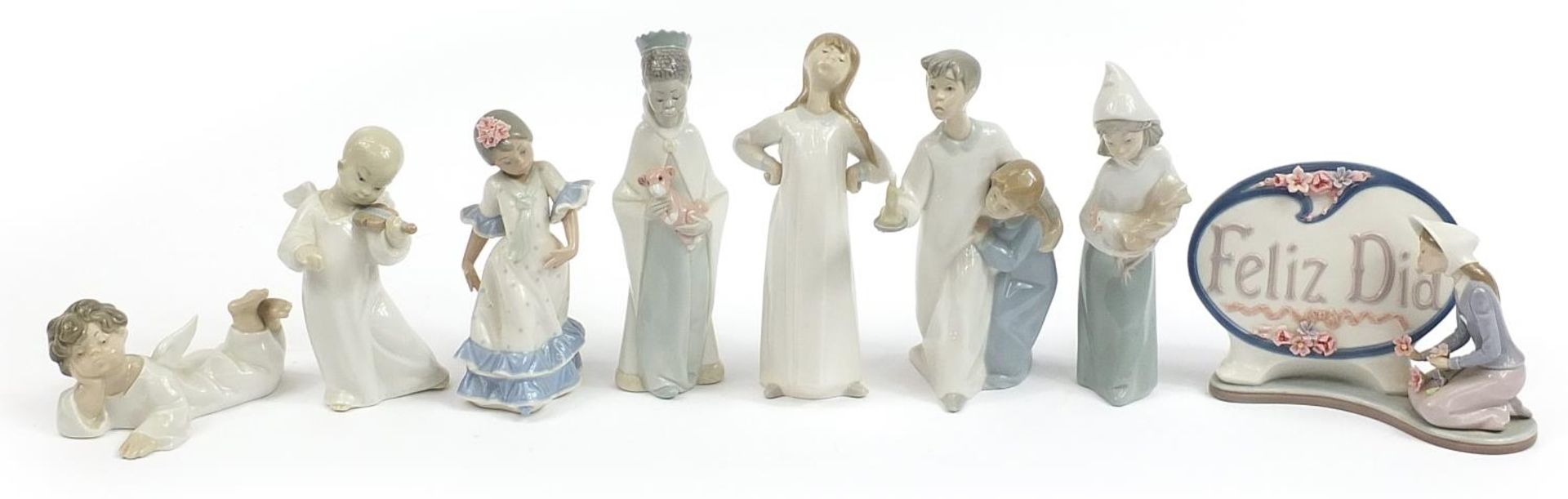 Eight Lladro figures and figurines including a Feliz Dia plaque and angels, the largest 20.5cm high