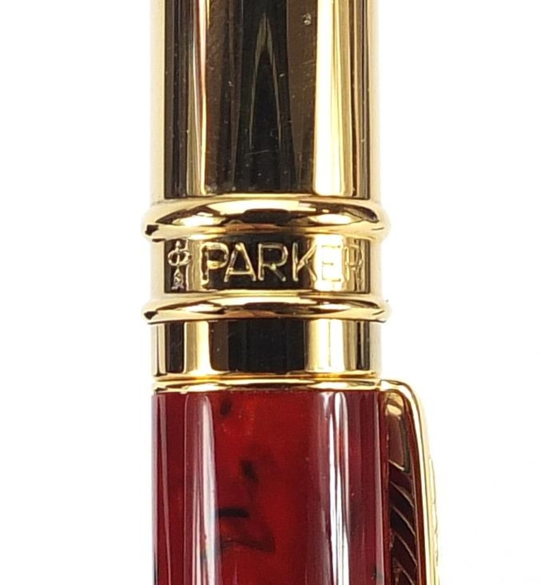 Parker Duofold red marbleised propelling pencil with case and a gold plated bark design fountain pen - Image 4 of 6