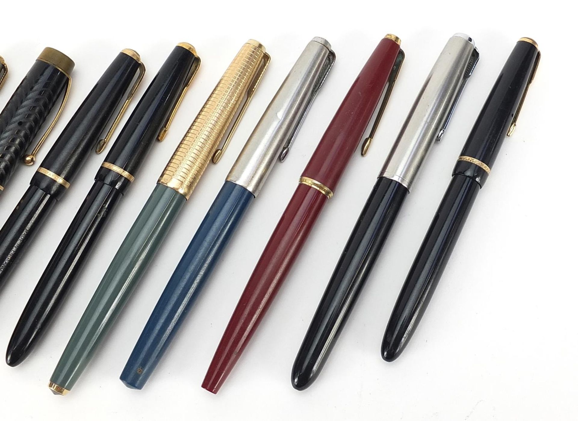 Ten vintage Parker fountain pens, some with gold nibs including one with Lucky Curve nib, 51 and - Image 3 of 7