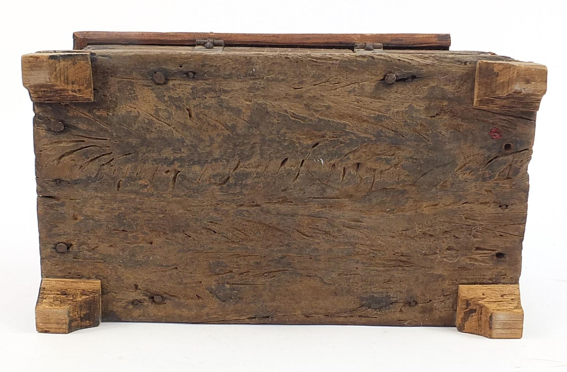 17th/18th century oak casket with iron carrying handles and pin hinges, 21.5cm H x 48.5cm W x 28.5cm - Bild 3 aus 3