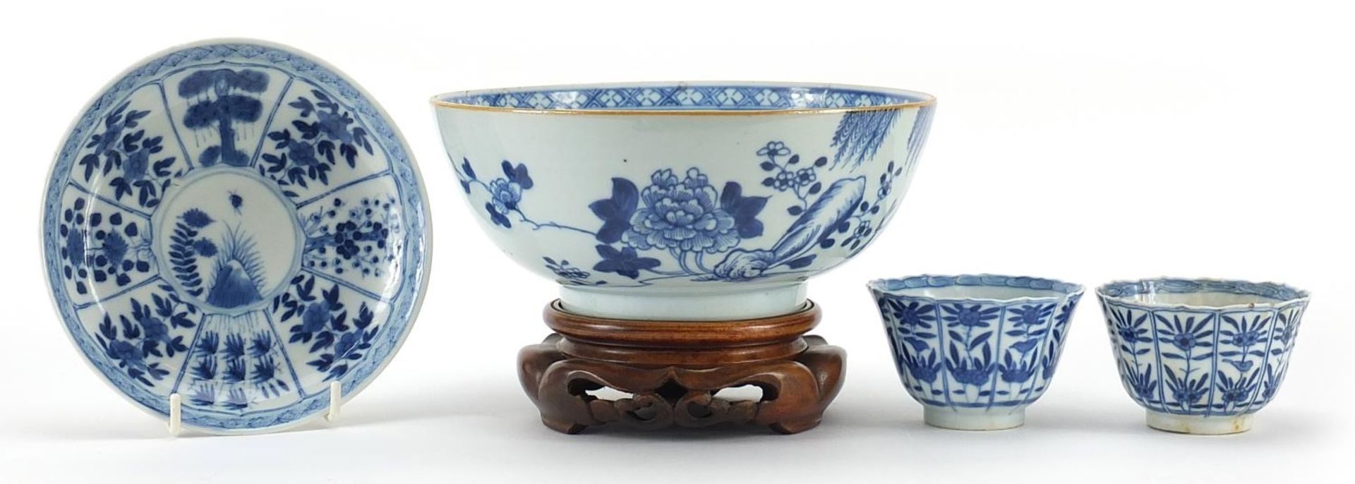 Chinese blue and white porcelain comprising a bowl on stand, two tea bowls and one saucer, the tea