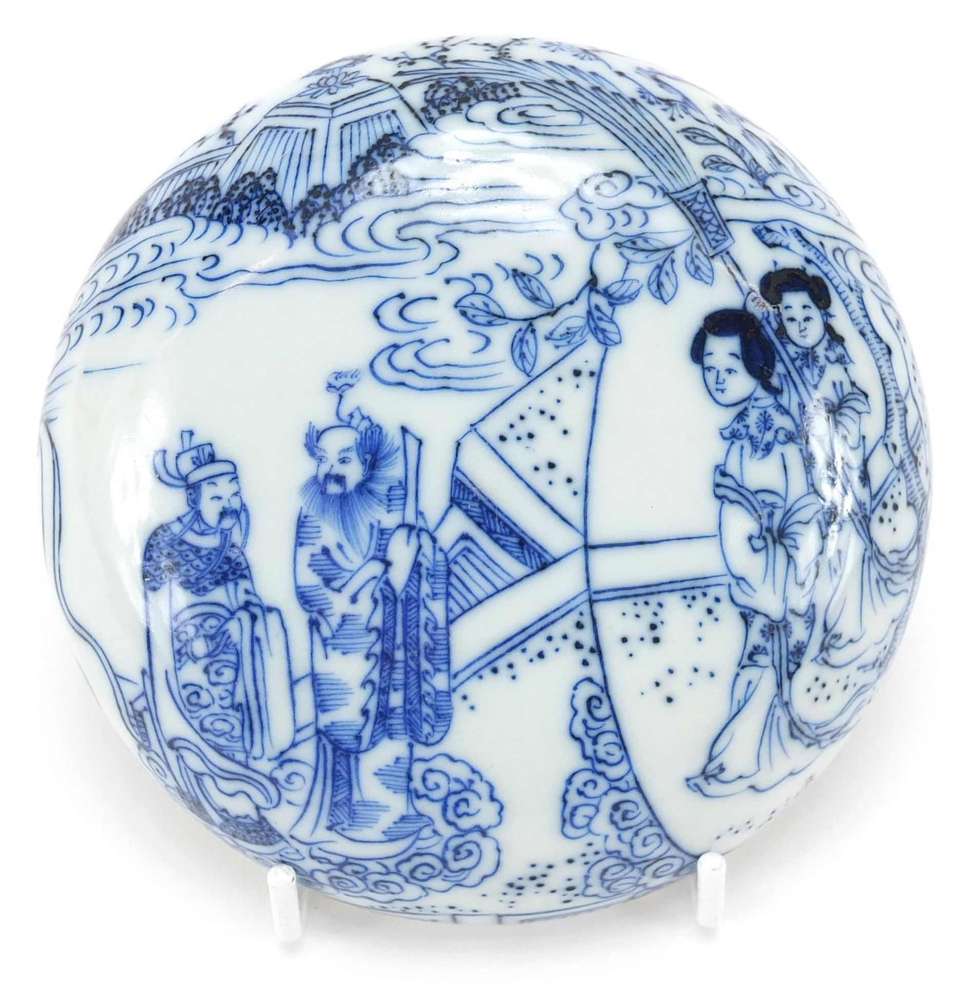 Chinese blue and white porcelain box and cover hand painted with figures in a palace setting, six - Image 3 of 5