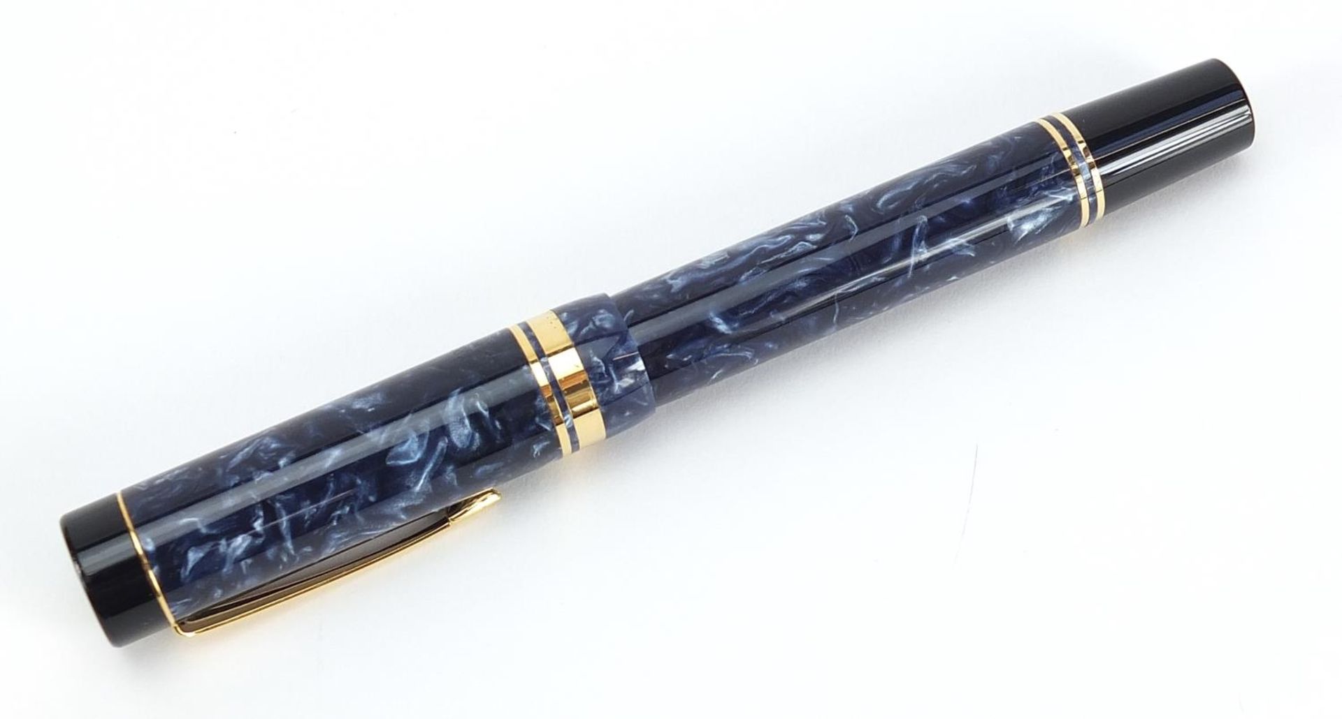 Parker Centennial blue marbleised fountain pen with 18k gold nib and box - Image 3 of 5