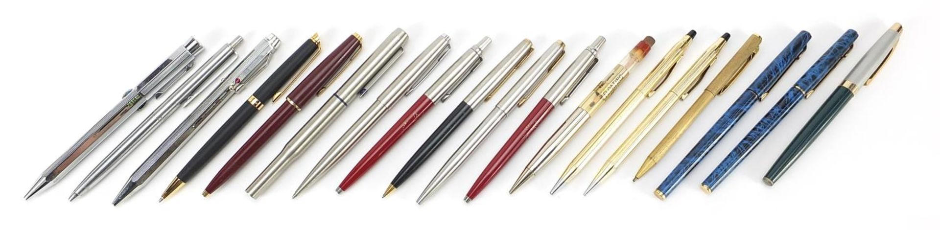 Eighteen Vintage pens including Parker