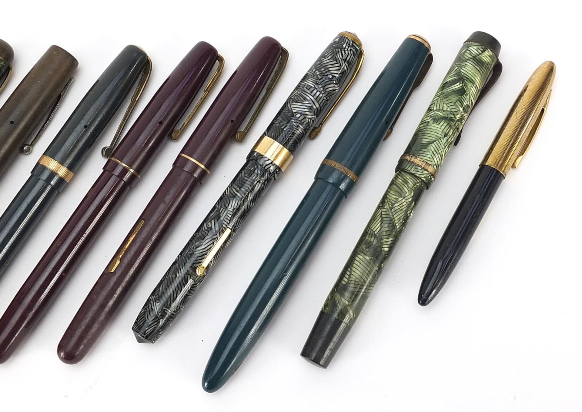 Ten vintage fountain pens with gold nibs, some marbleised including Watermans, Parker and Conway - Bild 3 aus 8