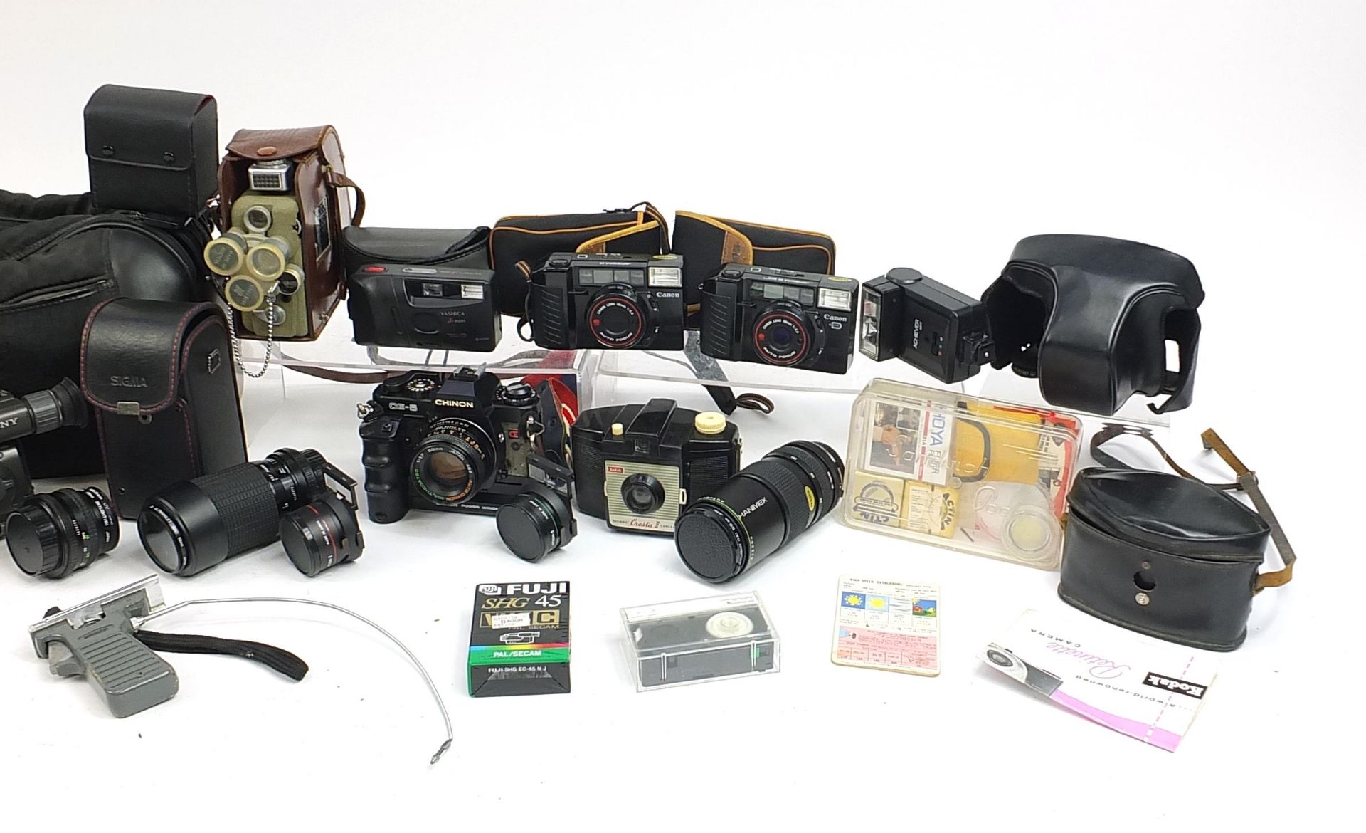 Vintage and later cameras and accessories including Chinon CE-5, Hoya and Kodak - Bild 4 aus 4