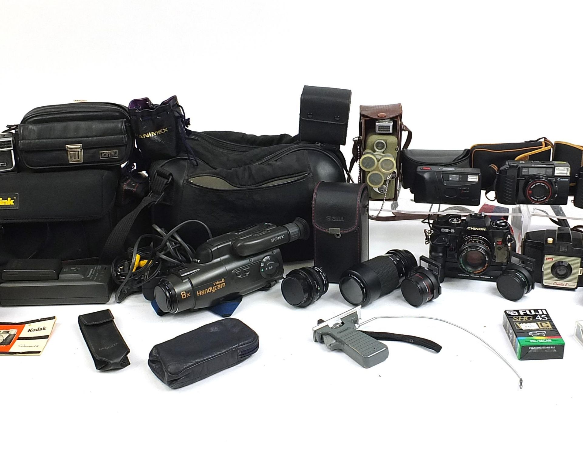 Vintage and later cameras and accessories including Chinon CE-5, Hoya and Kodak - Bild 3 aus 4