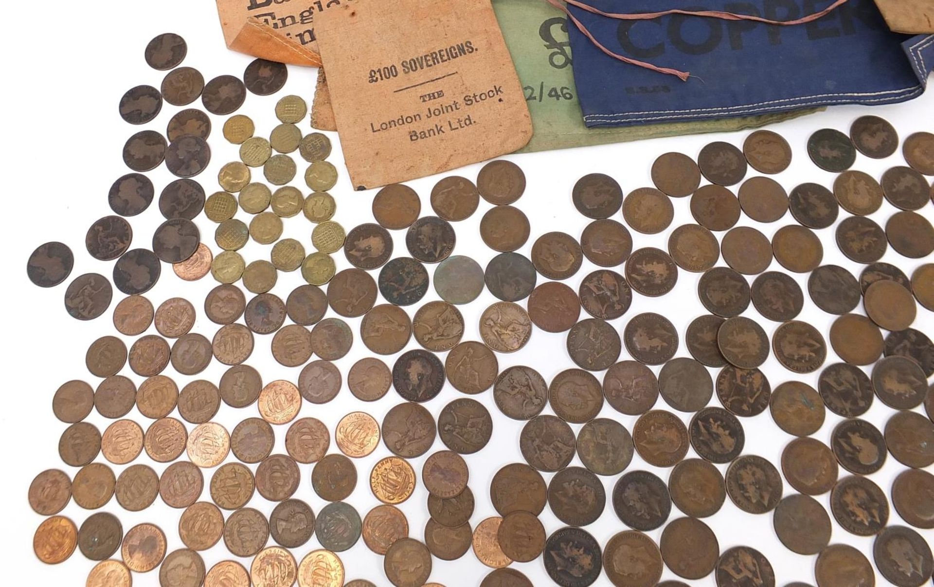 Large collection of British pre decimal and later coinage, some pre 1947 including half crowns and - Image 2 of 9
