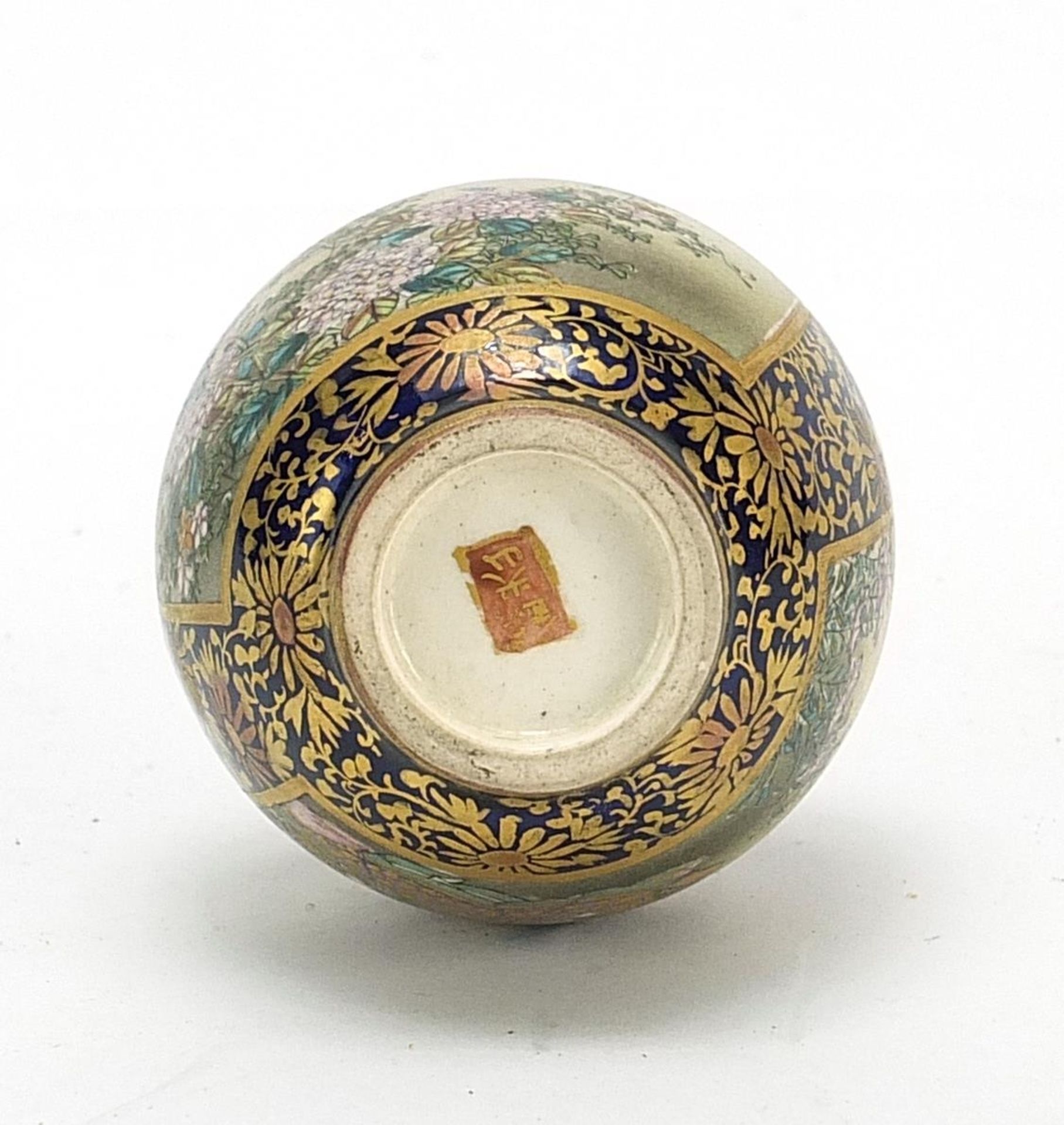 Good Japanese Satsuma pottery vase with case, hand painted with females and a butterfly amongst - Image 3 of 6