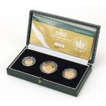 Elizabet II 2002 gold proof three coin sovereign set with box and certificate, comprising Two Pound