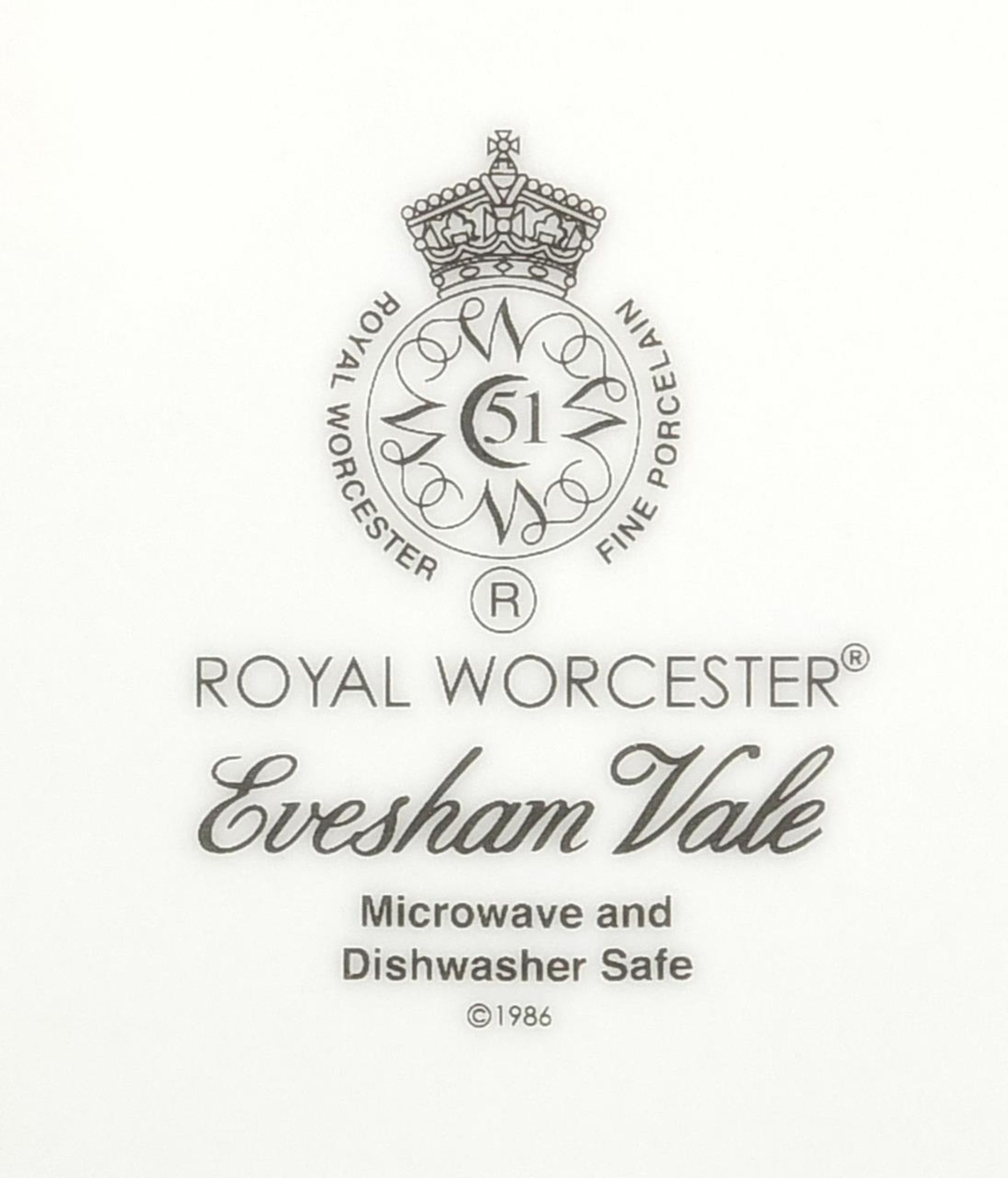 Royal Worcester Fruit tableware including plates, dishes and an ovenproof Evesham flan dish - Image 4 of 4