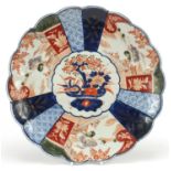 Japanese Imari pattern porcelain charger, 31cm in diameter