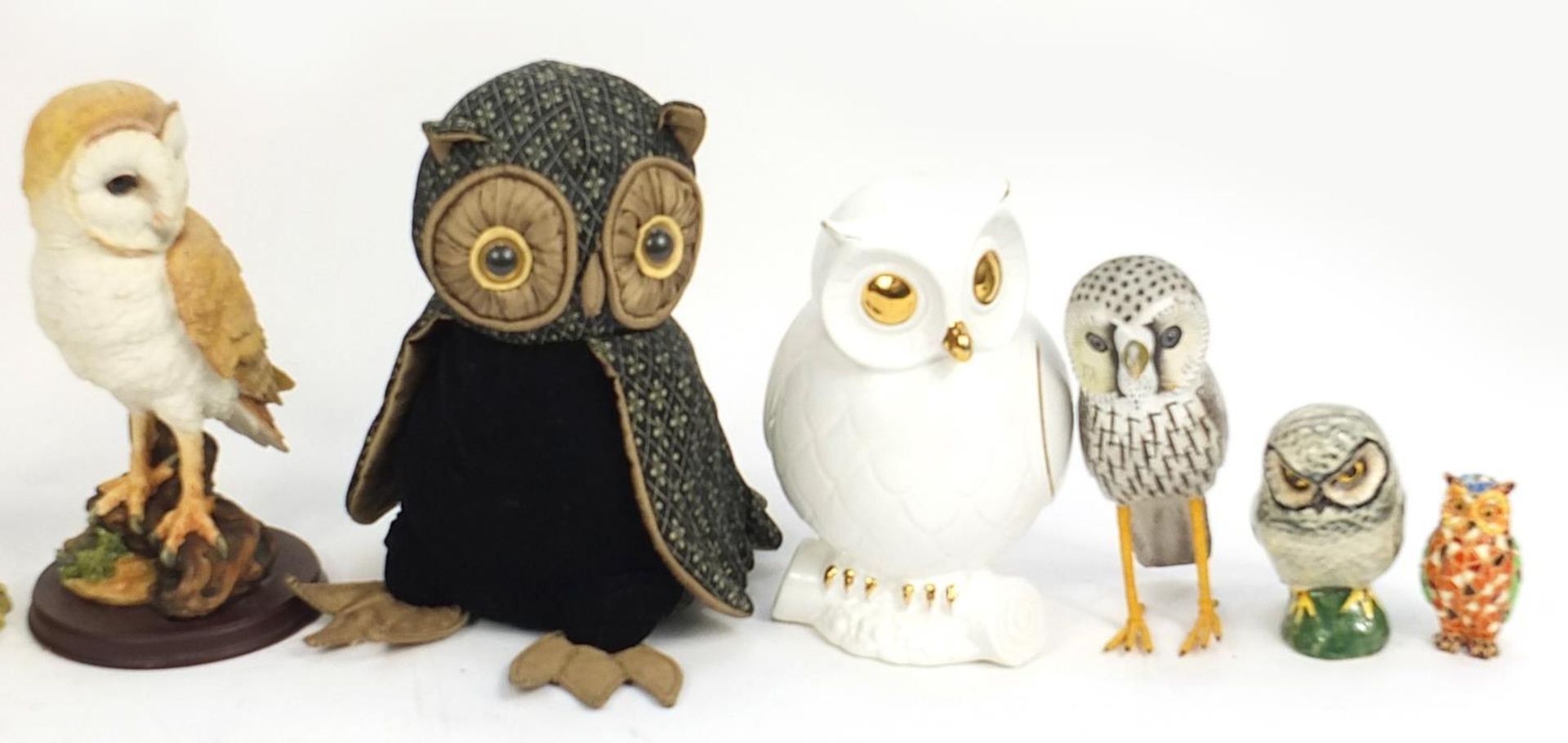 Collectable owls including Regency Fine Art, Leonardo Collection and a hand painted Babbacombe - Image 3 of 3