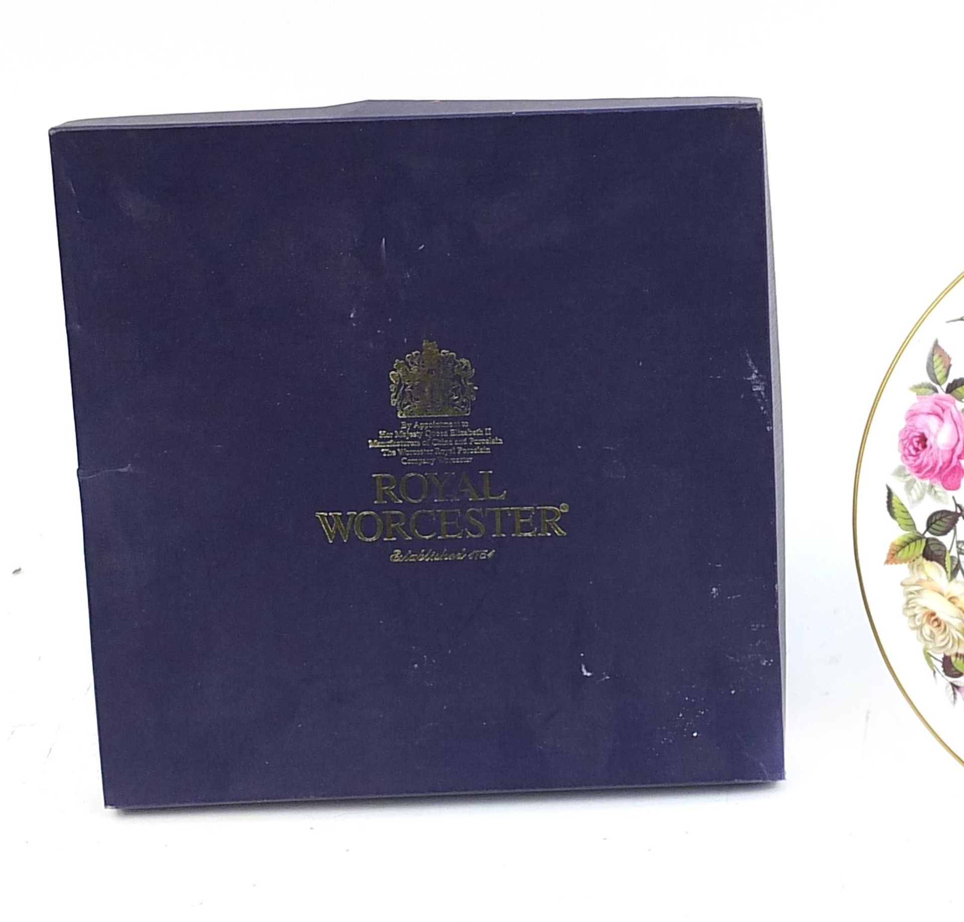 As new boxed Royal Worcester Royal Garden cake plate with boxed cake slice, the plate 27cm in - Image 2 of 4