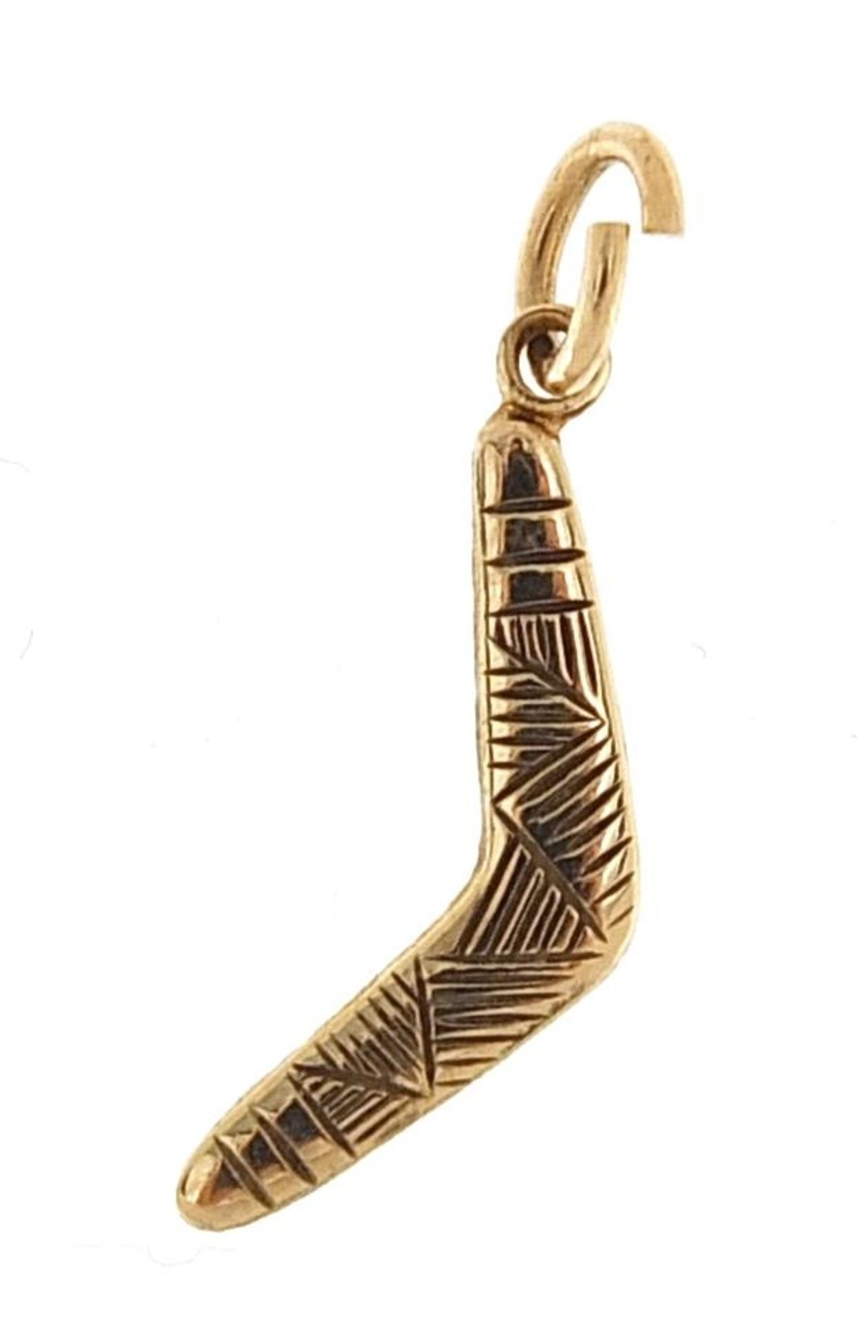 9ct gold boomerang charm, 1.9cm high, 0.5g