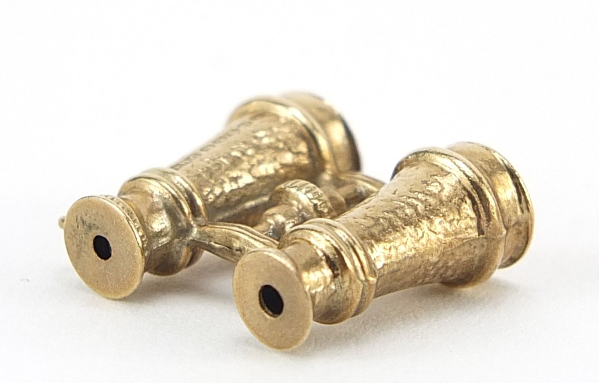 9ct gold pair of binoculars charm, 1.4cm wide, 1.1g - Image 2 of 3