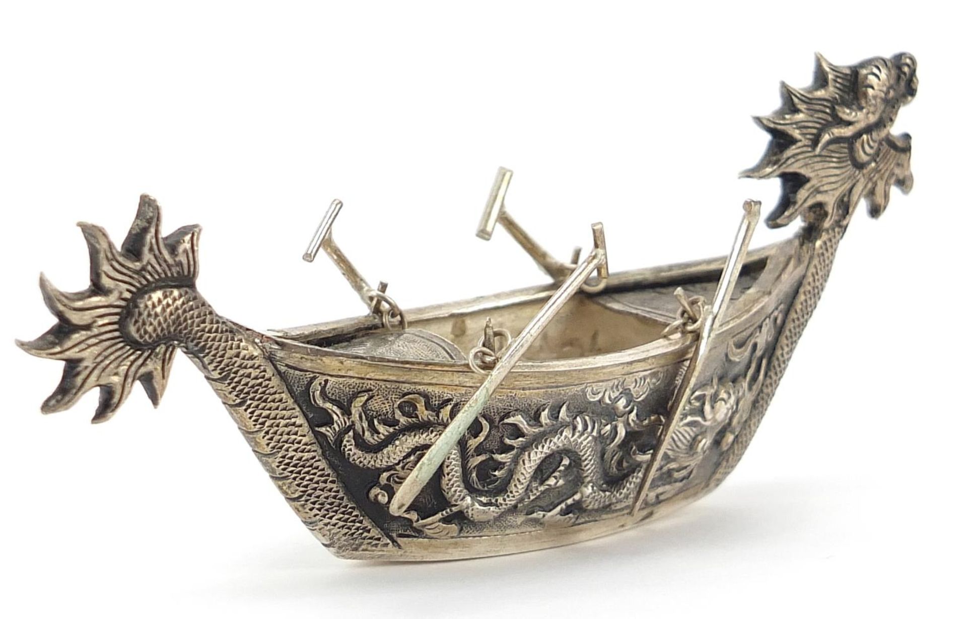 Chinese silver coloured metal model of a dragon boat, 10.5cm in length, 29.8g - Bild 2 aus 3