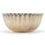 Continental 800 silver circular fluted bowl, 13cm in diameter, 132.7g
