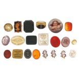 Collection of antique intaglio seals including carnelian, bloodstone and citrine, the largest 1.