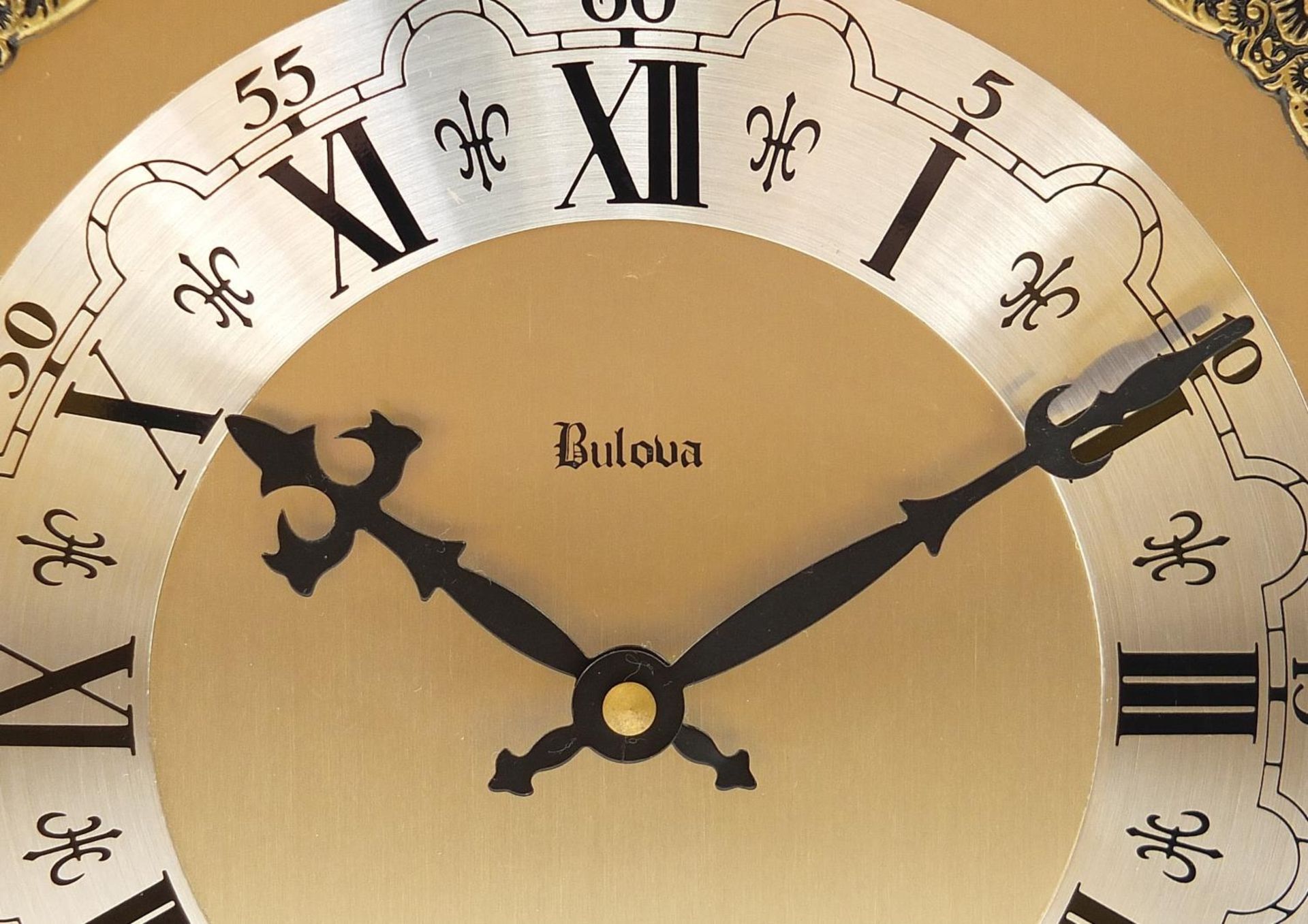 Mahogany case Bulova bracket clock with Roman and Arabic numerals, 34cm high - Image 2 of 4