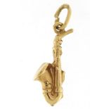 Unmarked 9ct gold saxophone charm, 2.4cm high, 1.2g