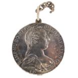 Novelty white metal Maria Theresa thaler design magnifying glass, 4cm in diameter, 43.6g