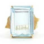 18ct gold Brazilian aquamarine single stone ring, apprixmately 18.75ct, size N, 11.2g