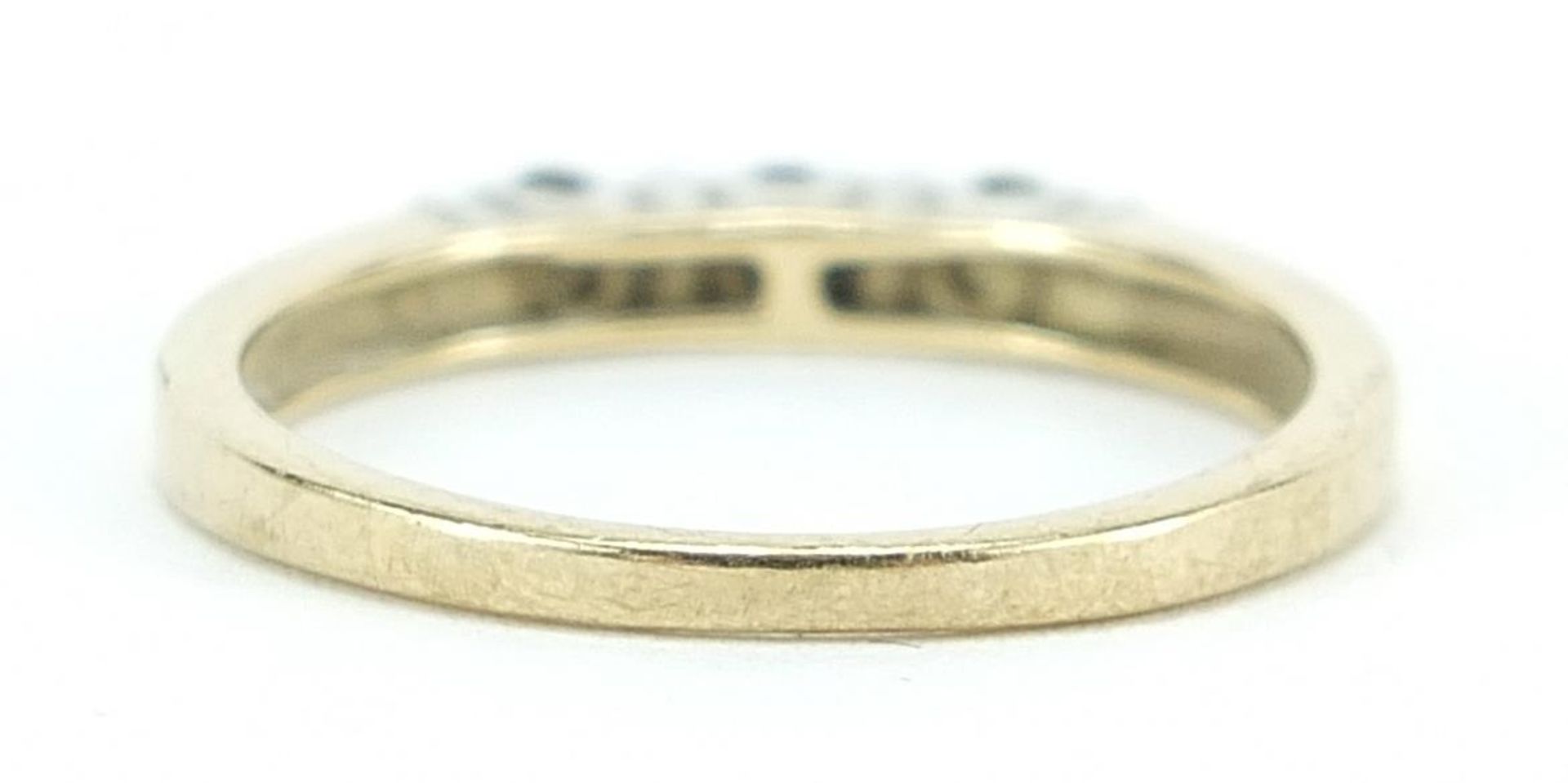 9ct gold diamond three stone ring, size Q, 2.5g - Bild 2 aus 3